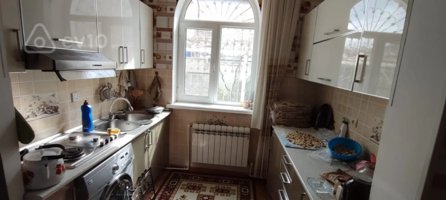 Satılır 8 otaqlı həyət evi 200 m²