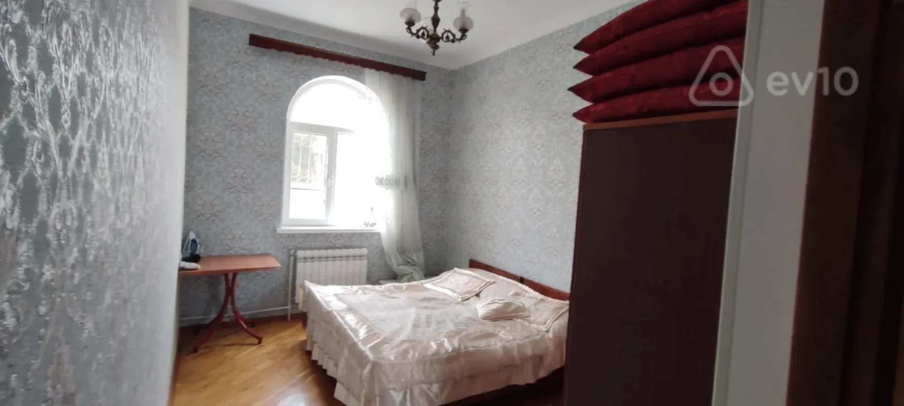 Satılır 8 otaqlı həyət evi 200 m²