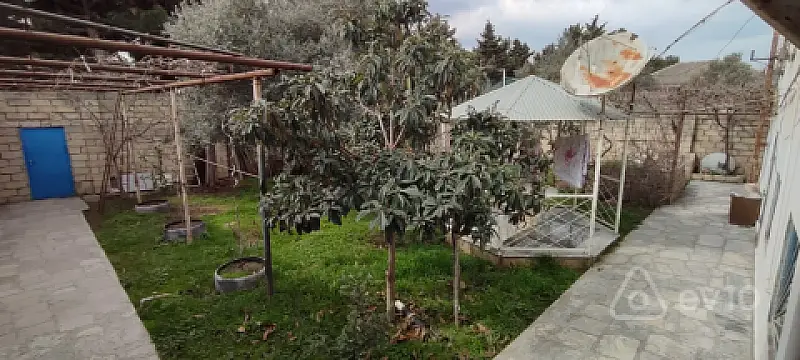 Satılır 8 otaqlı həyət evi 200 m²