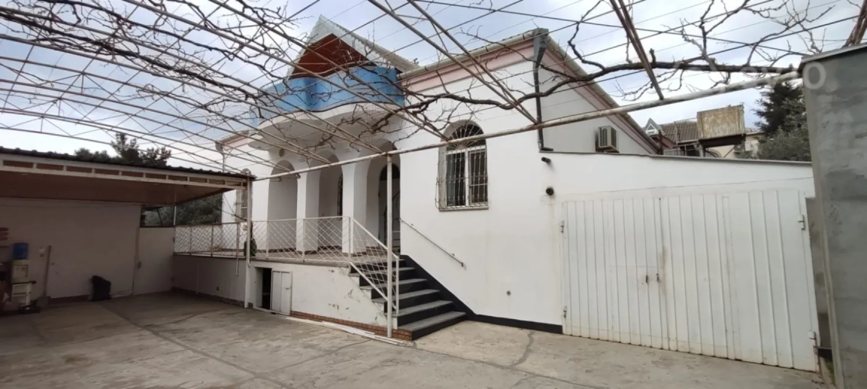 Satılır 8 otaqlı həyət evi 200 m²