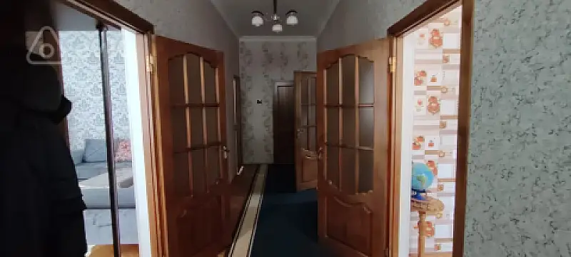 Satılır 8 otaqlı həyət evi 200 m²