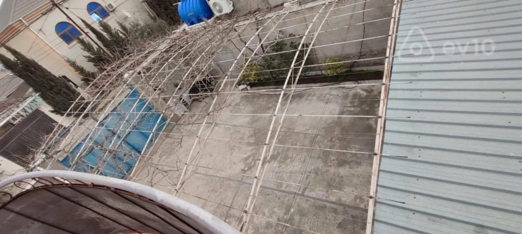 Satılır 8 otaqlı həyət evi 200 m²