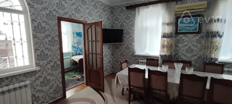 Satılır 8 otaqlı həyət evi 200 m²