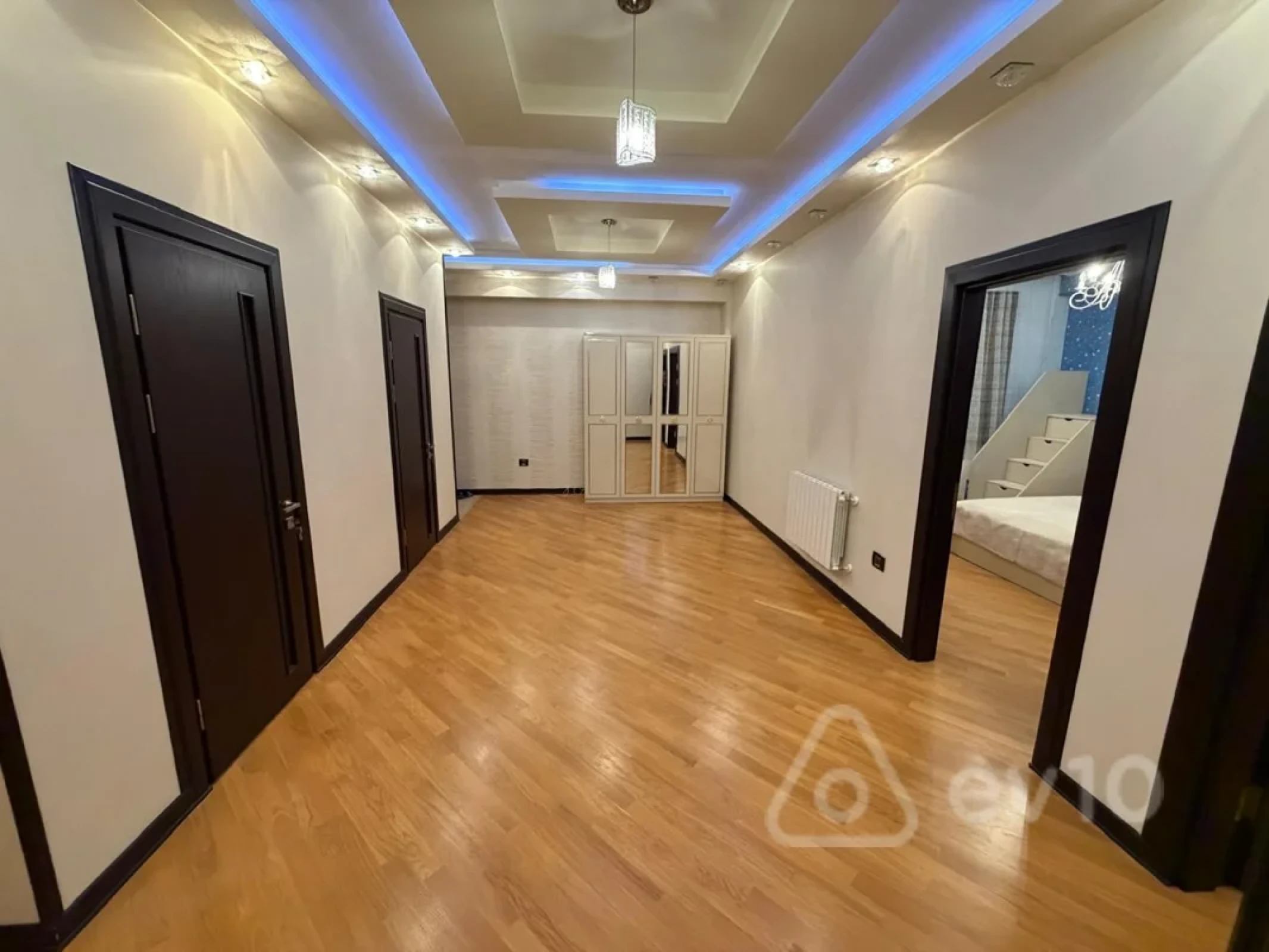 Kirayə verilir 3 otaqlı yeni tikili 125 m²