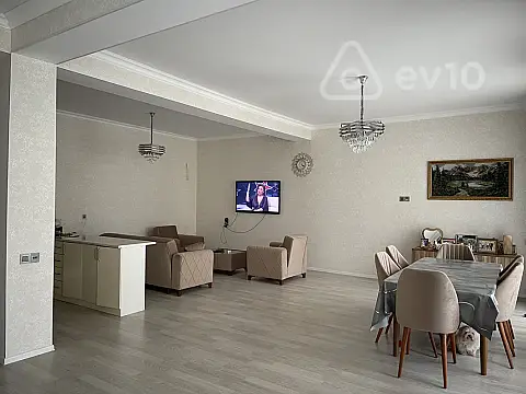 Satılır 4 otaqlı həyət evi 200 m²
