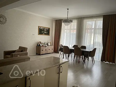 Satılır 4 otaqlı həyət evi 200 m²