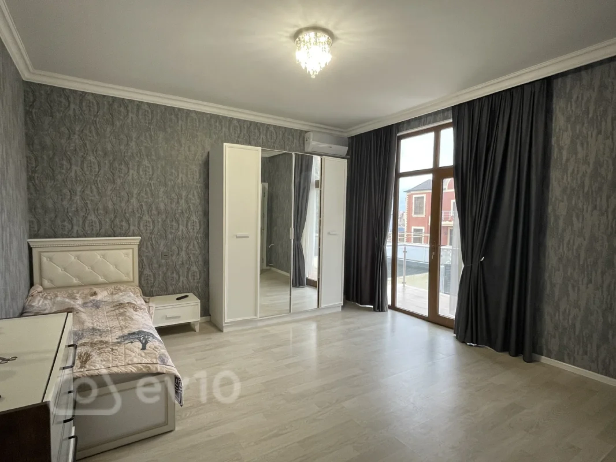 Satılır 4 otaqlı həyət evi 200 m²