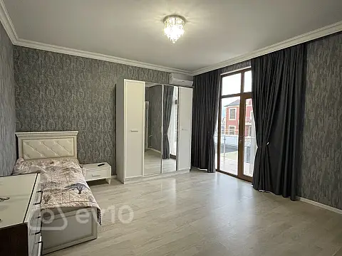 Satılır 4 otaqlı həyət evi 200 m²