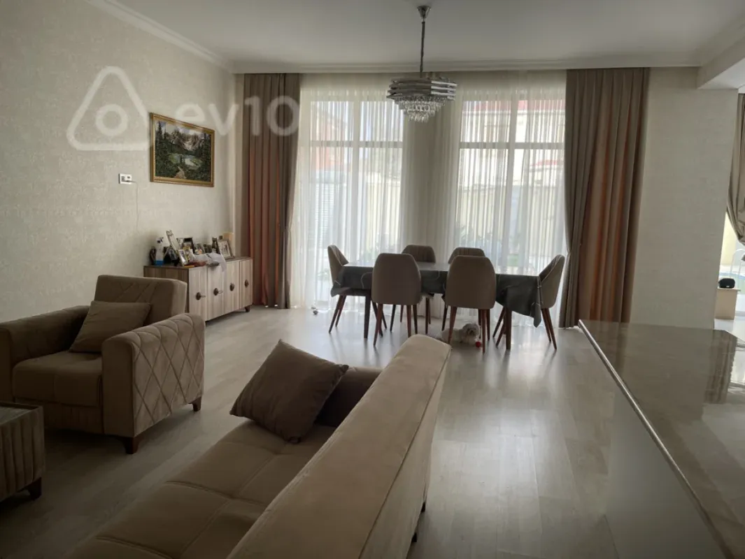Satılır 4 otaqlı həyət evi 200 m²