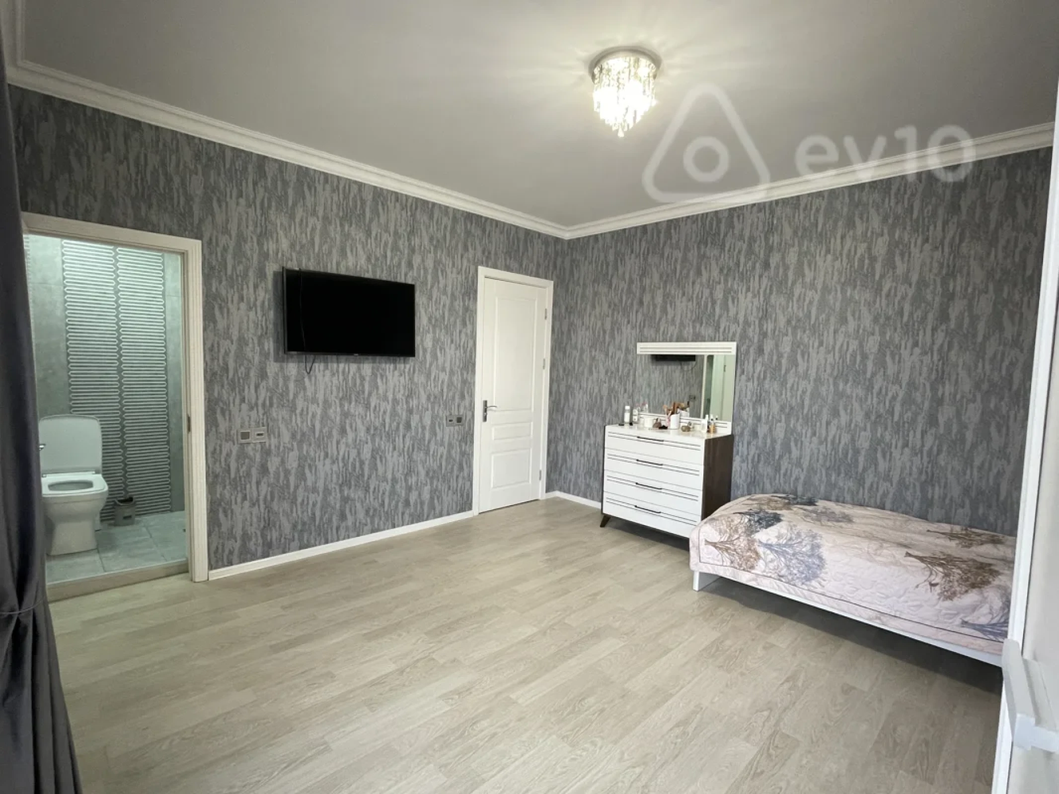 Satılır 4 otaqlı həyət evi 200 m²