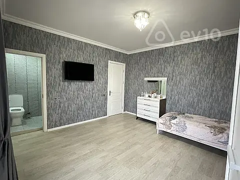 Satılır 4 otaqlı həyət evi 200 m²