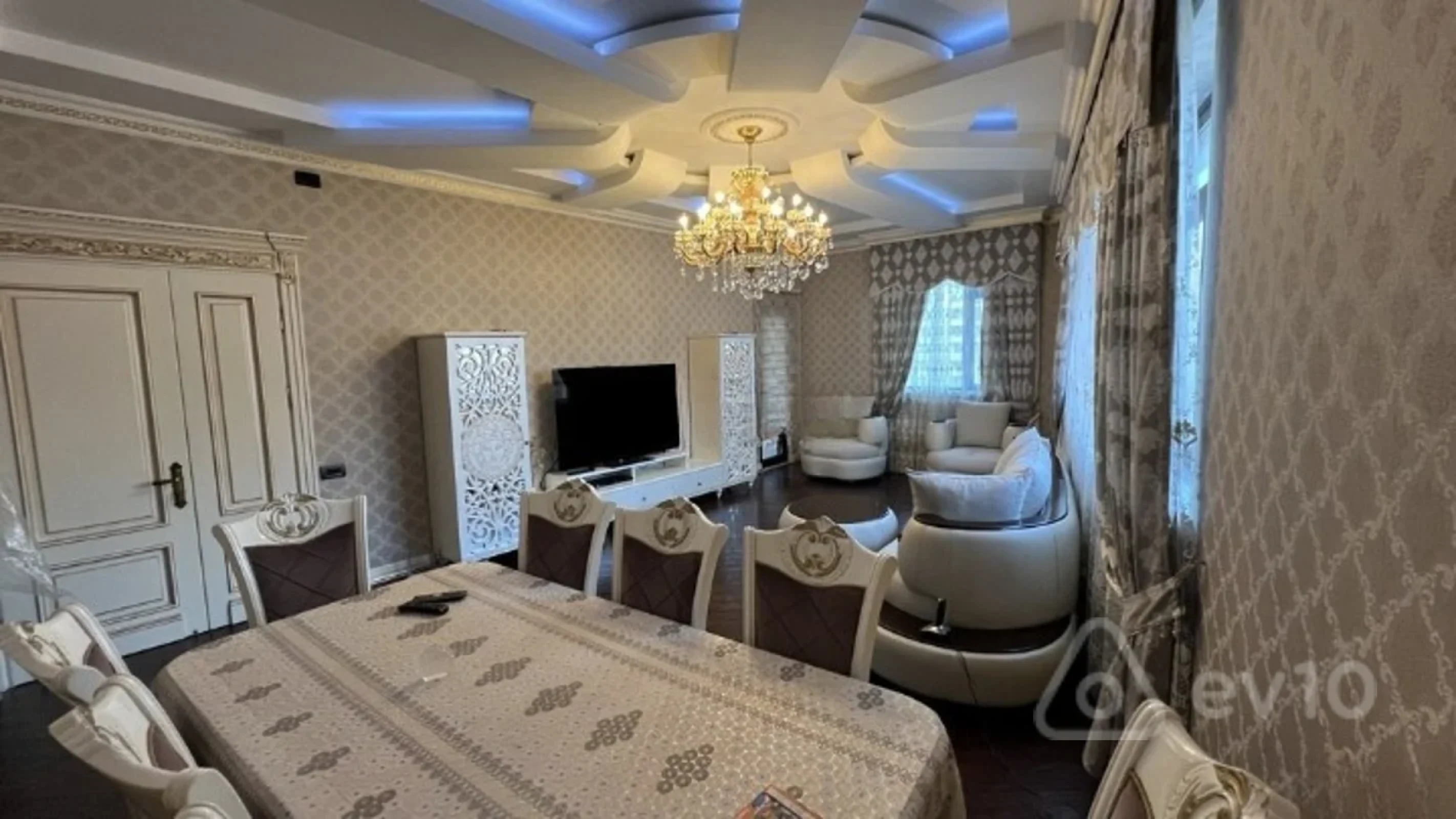 Kirayə verilir 3 otaqlı yeni tikili 153 m²