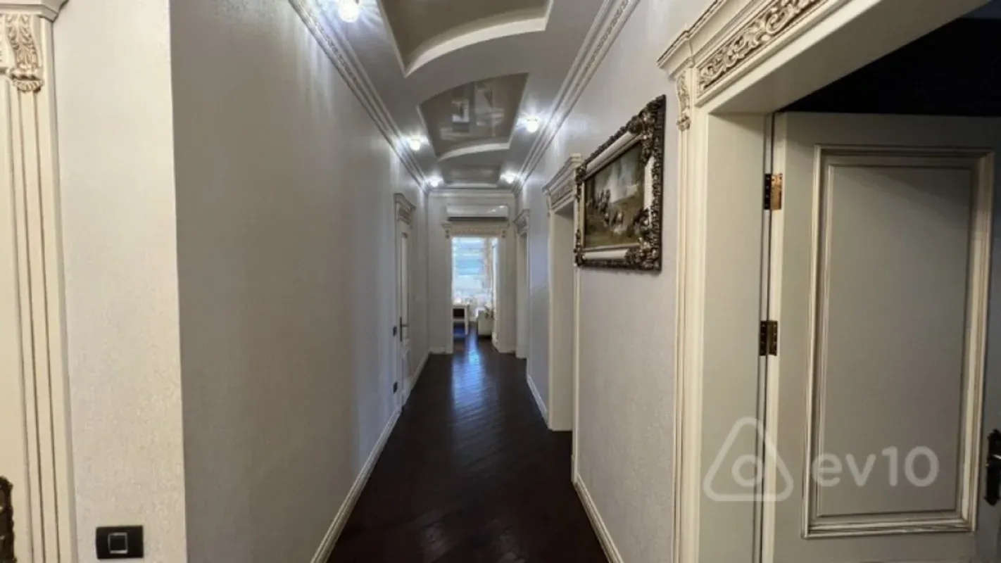 Kirayə verilir 3 otaqlı yeni tikili 153 m²