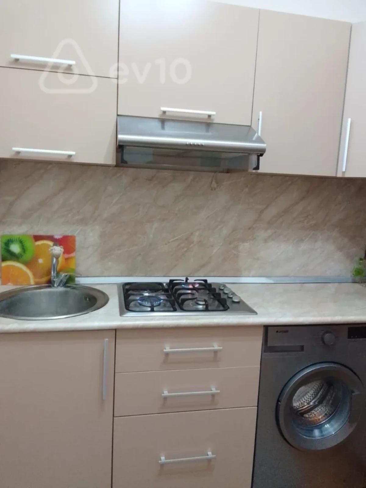 Kirayə verilir 2 otaqlı köhnə tikili 75 m²