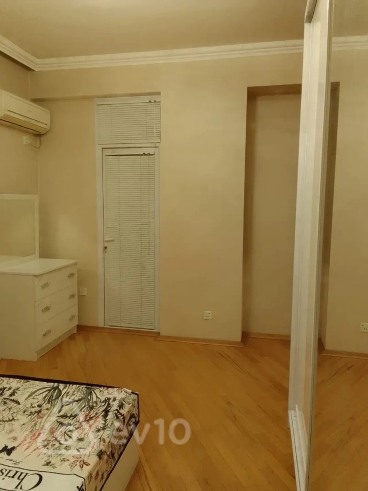 Kirayə verilir 2 otaqlı köhnə tikili 75 m²
