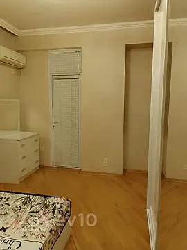 Kirayə verilir 2 otaqlı köhnə tikili 75 m²