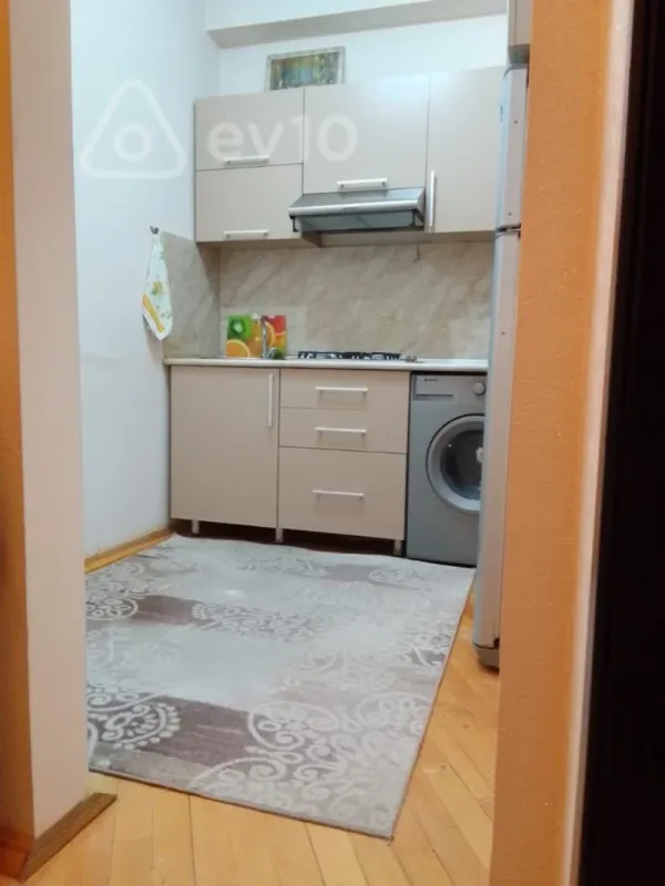 Kirayə verilir 2 otaqlı köhnə tikili 75 m²