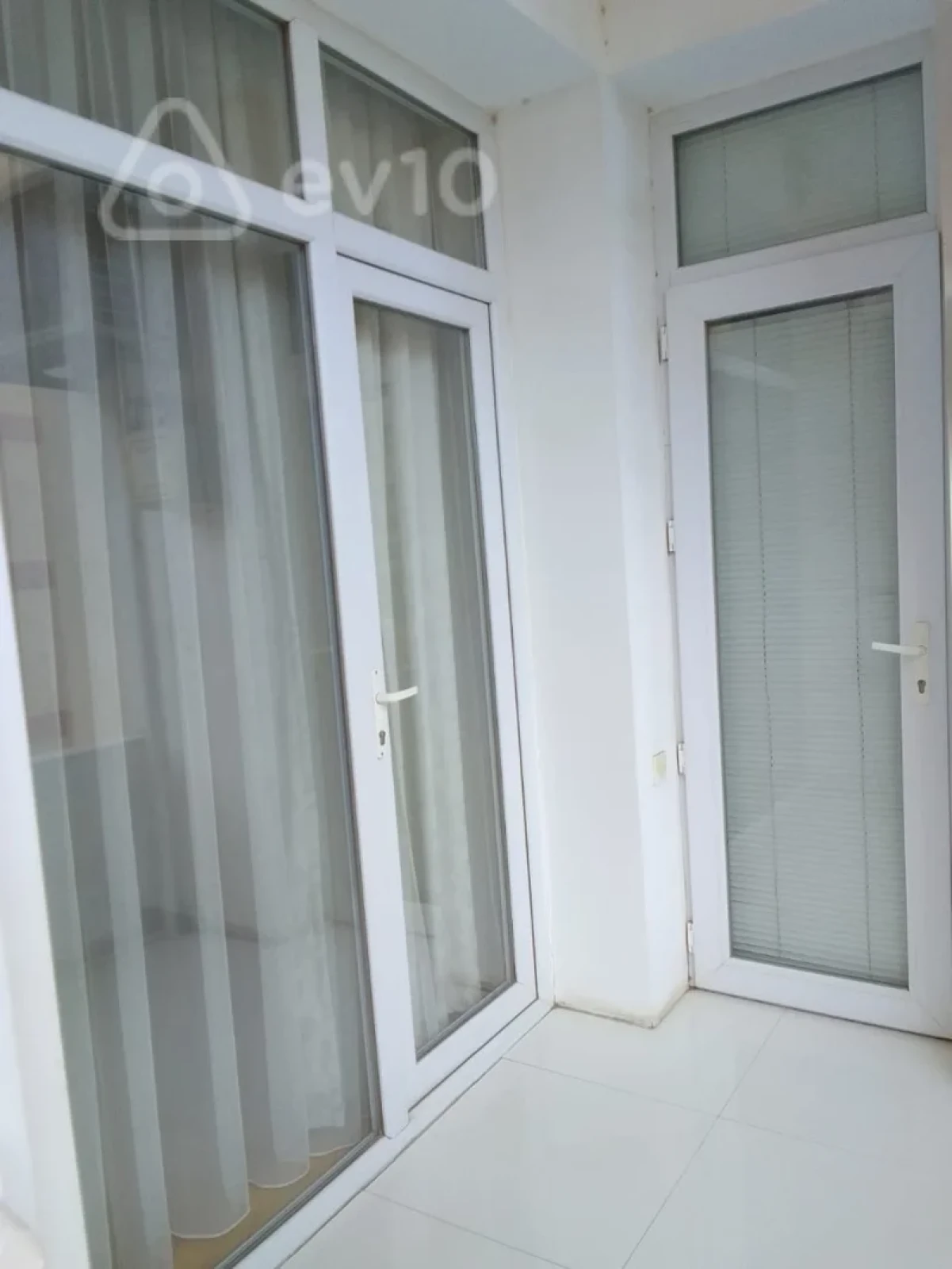 Kirayə verilir 2 otaqlı köhnə tikili 75 m²