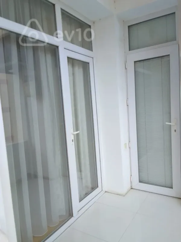 Kirayə verilir 2 otaqlı köhnə tikili 75 m²