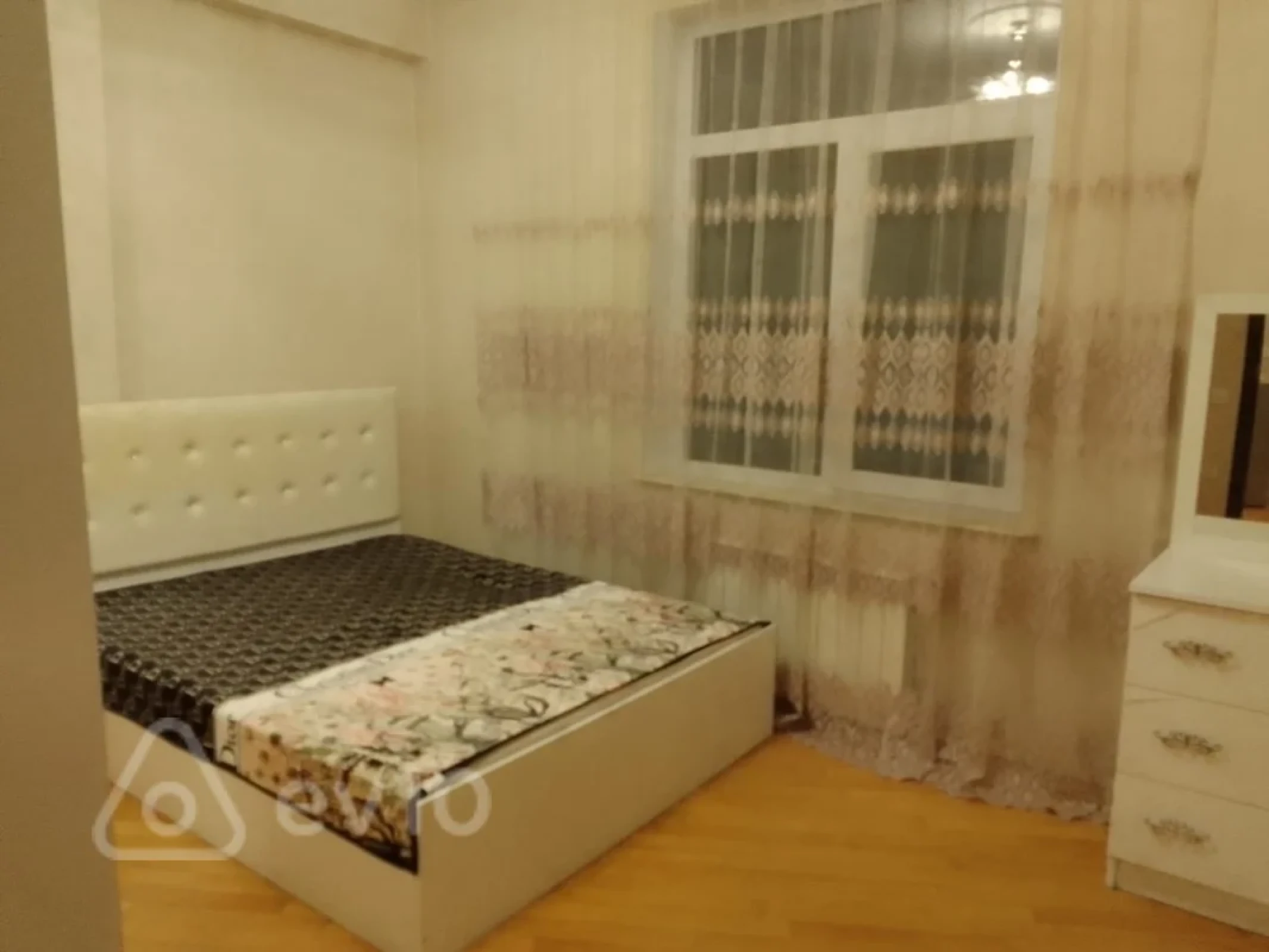 Kirayə verilir 2 otaqlı köhnə tikili 75 m²
