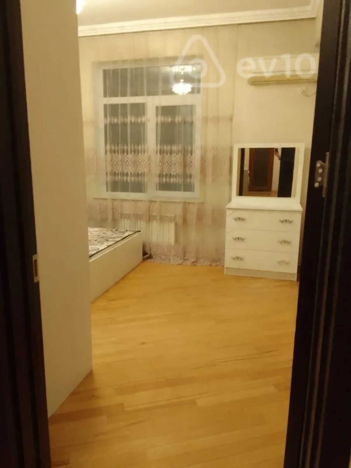 Kirayə verilir 2 otaqlı köhnə tikili 75 m²