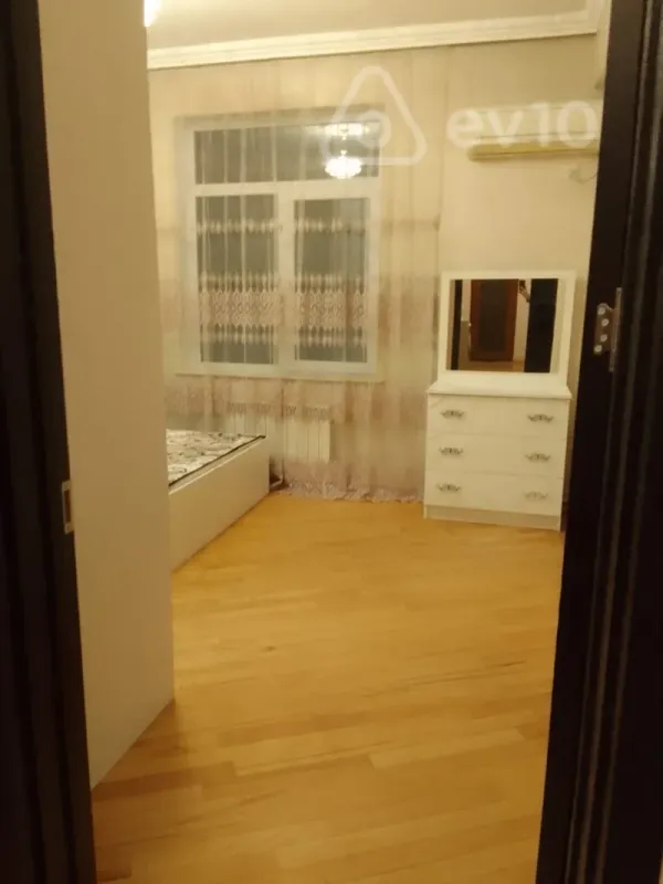 Kirayə verilir 2 otaqlı köhnə tikili 75 m²