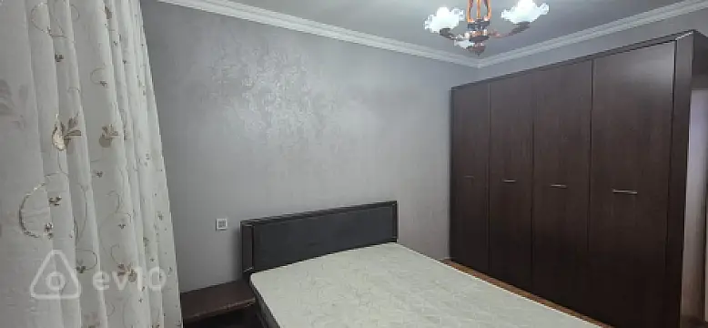Kirayə verilir 3 otaqlı köhnə tikili 80 m²