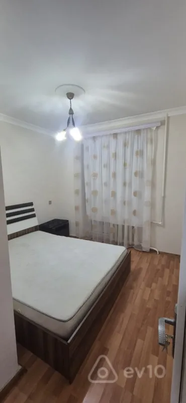 Kirayə verilir 3 otaqlı köhnə tikili 80 m²