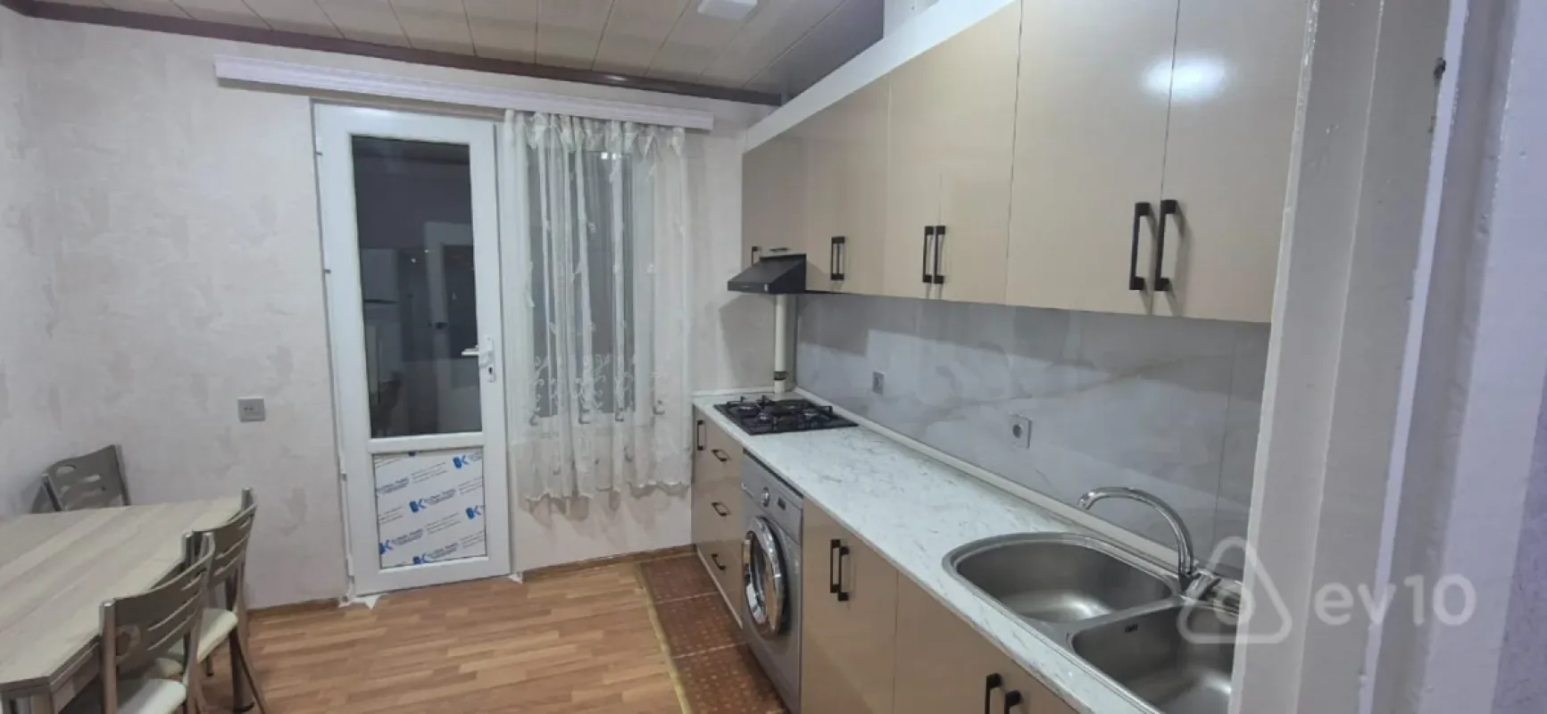 Kirayə verilir 3 otaqlı köhnə tikili 80 m²