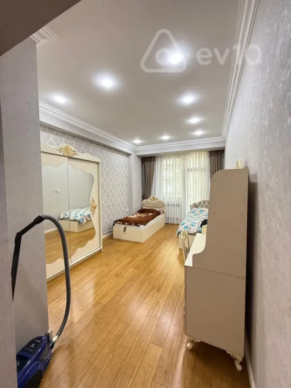 Kirayə verilir 3 otaqlı yeni tikili 90 m²