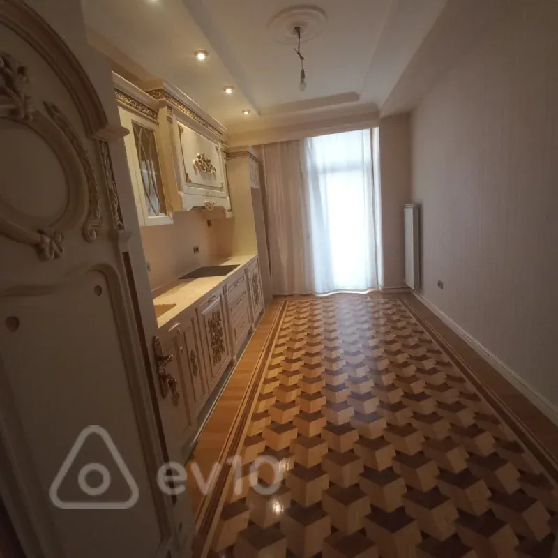 Kirayə verilir 3 otaqlı ofis 145 m²