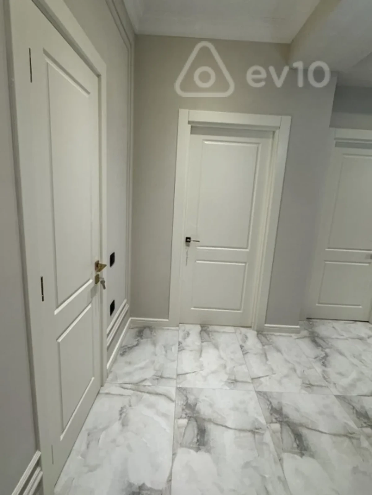 Kirayə verilir 2 otaqlı yeni tikili 70 m²