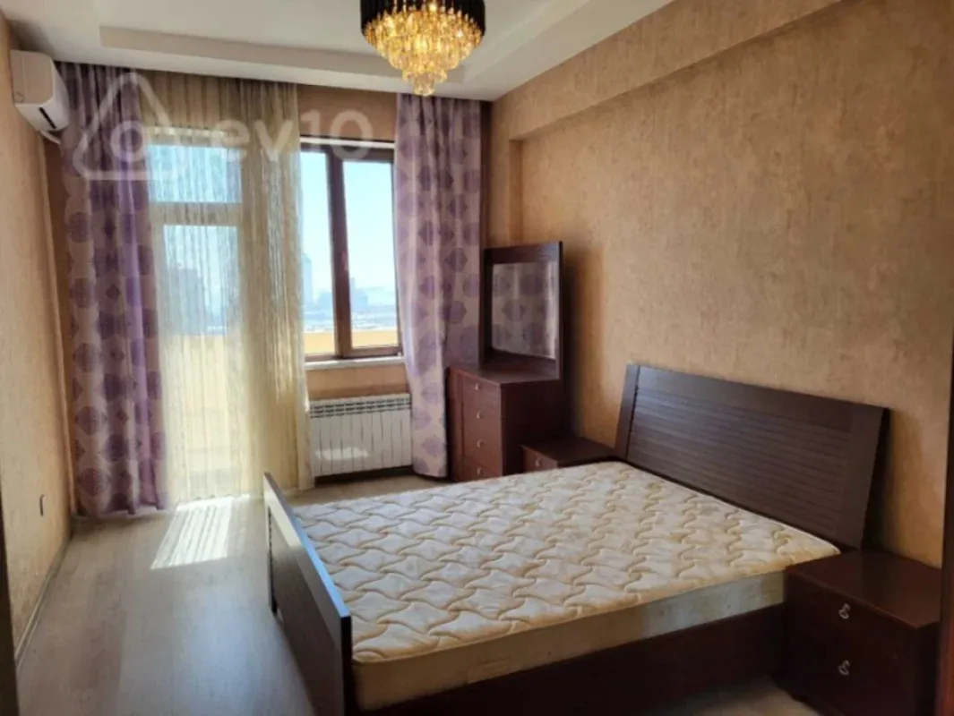 Kirayə verilir 2 otaqlı yeni tikili 80 m²
