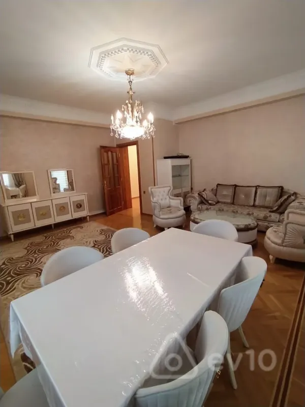 Kirayə verilir 3 otaqlı yeni tikili 125 m²