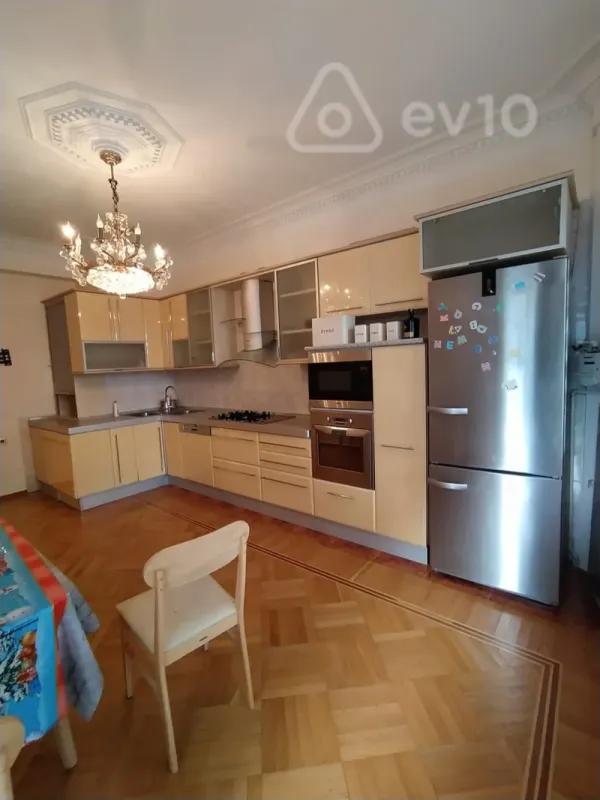 Kirayə verilir 3 otaqlı yeni tikili 125 m²