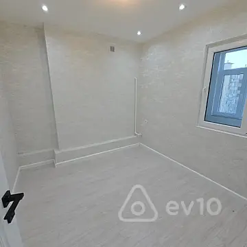 Satılır 2 otaqlı köhnə tikili 35 m²
