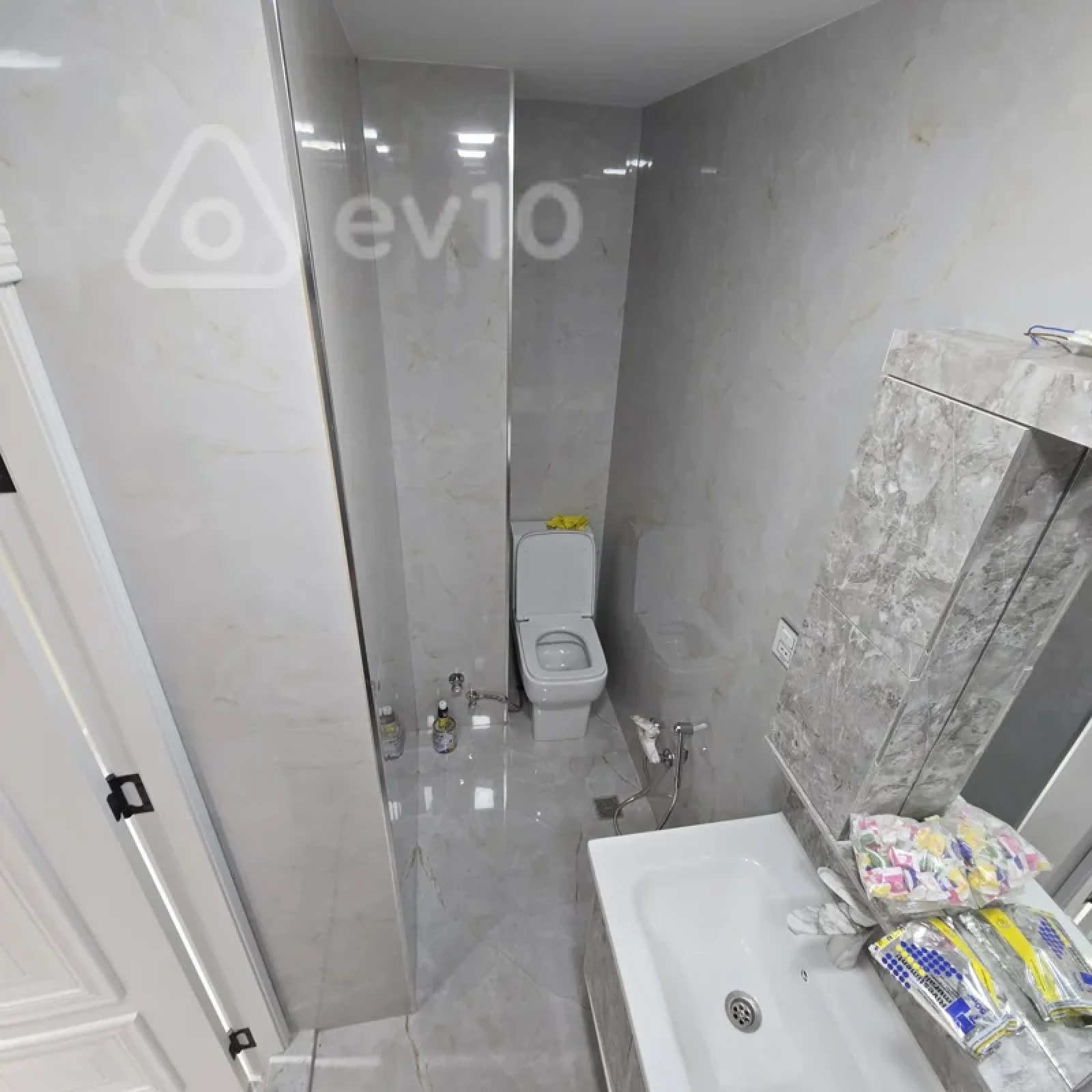 Satılır 2 otaqlı köhnə tikili 35 m²