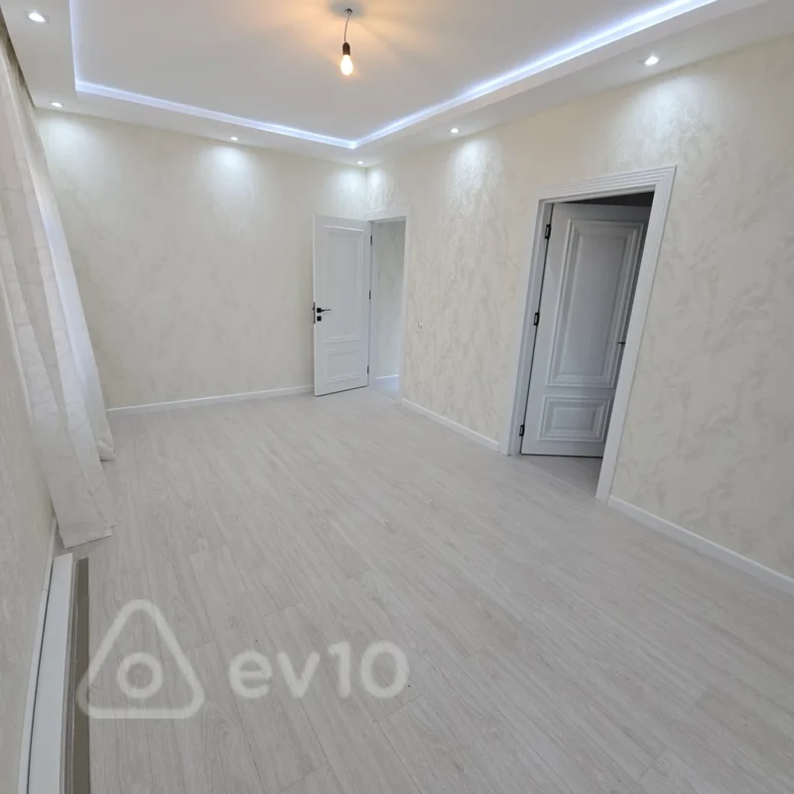 Satılır 2 otaqlı köhnə tikili 35 m²