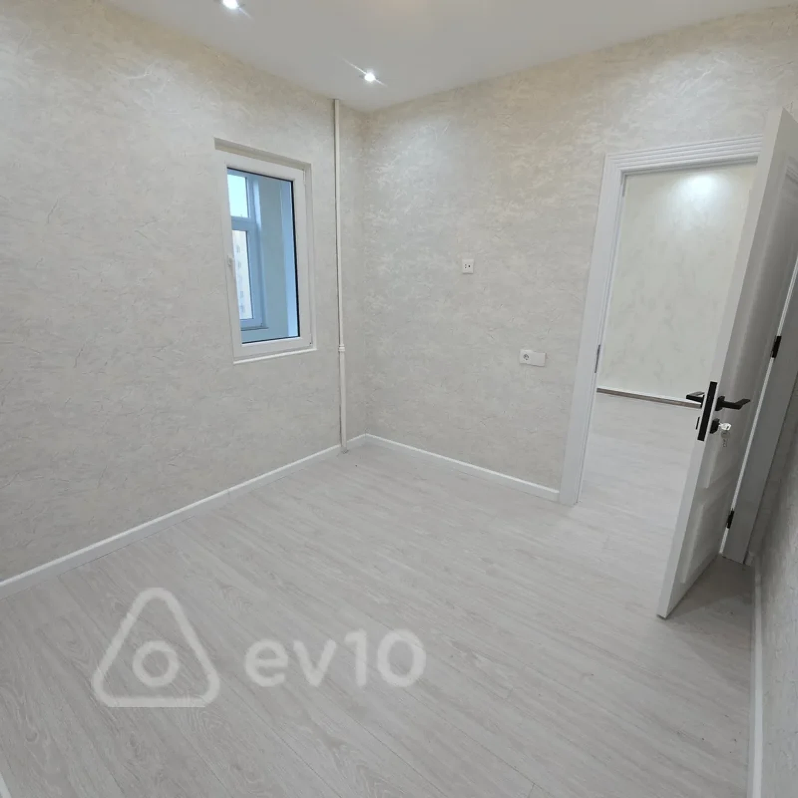 Satılır 2 otaqlı köhnə tikili 35 m²