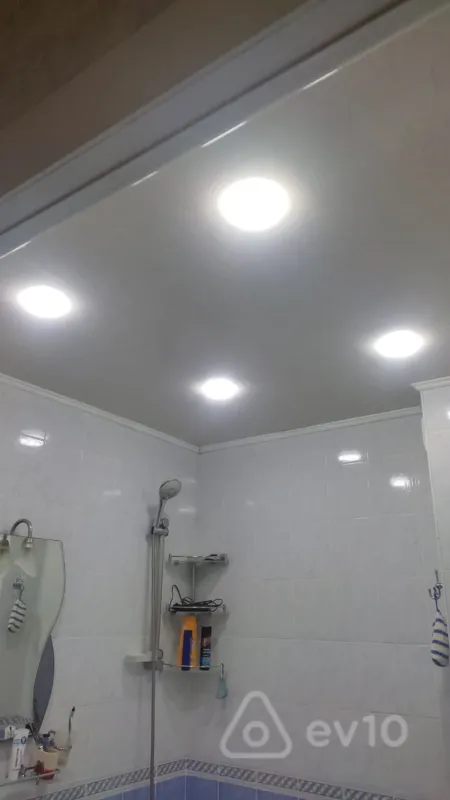 Kirayə verilir 2 otaqlı köhnə tikili 75 m²