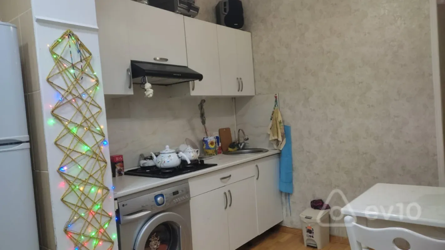 Kirayə verilir 2 otaqlı köhnə tikili 75 m²