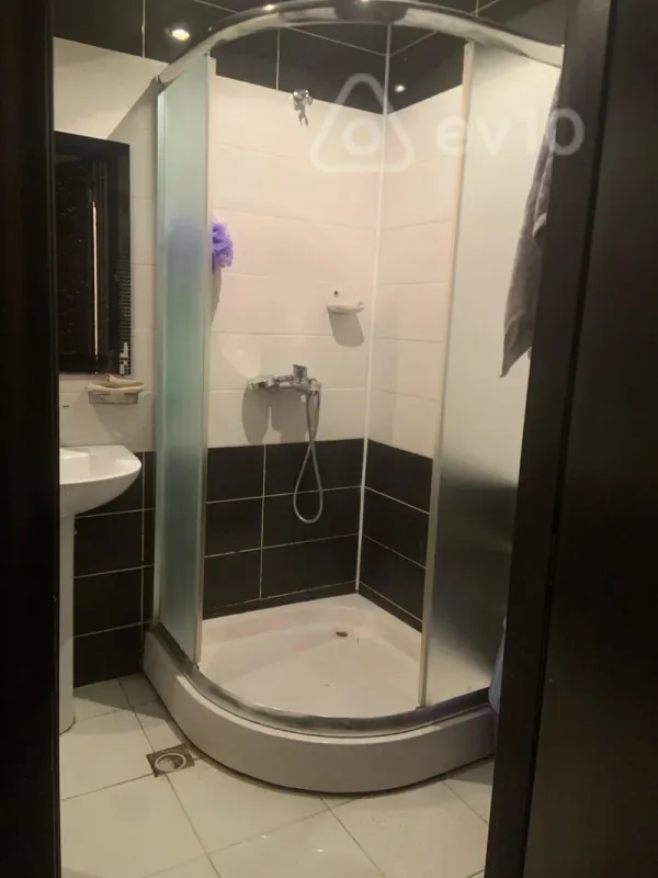 Kirayə verilir 2 otaqlı yeni tikili 65 m²