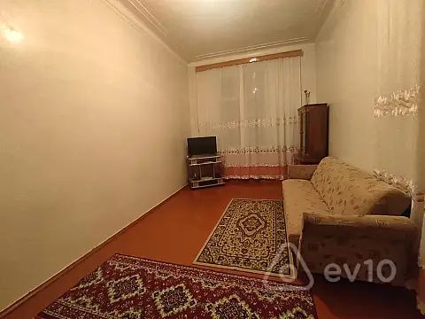 Kirayə verilir 2 otaqlı köhnə tikili 75 m²