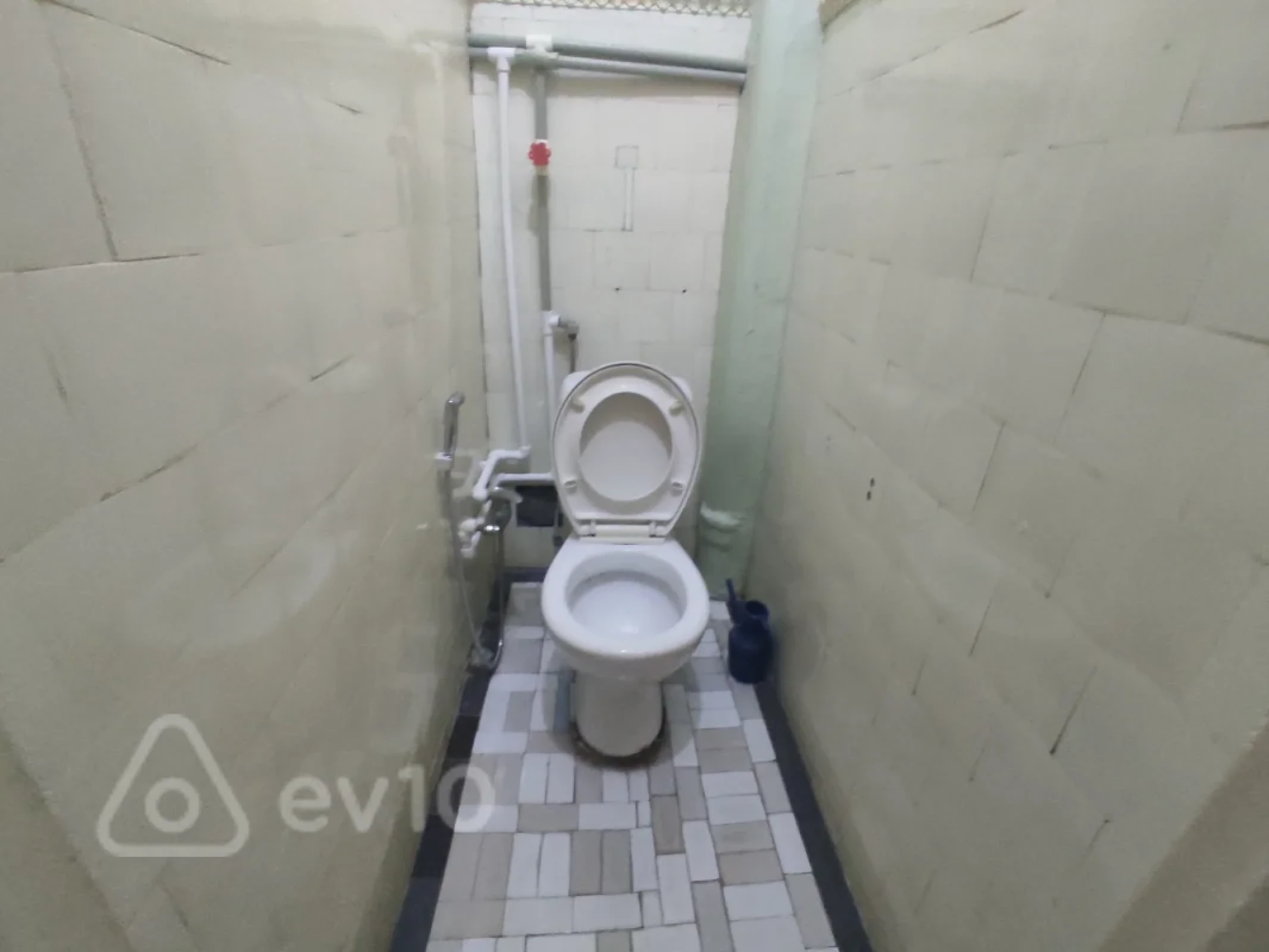 Kirayə verilir 2 otaqlı köhnə tikili 75 m²