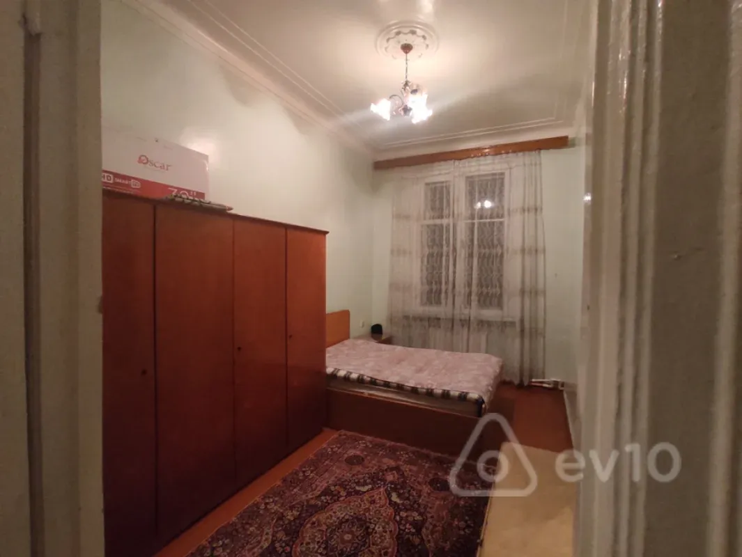 Kirayə verilir 2 otaqlı köhnə tikili 75 m²