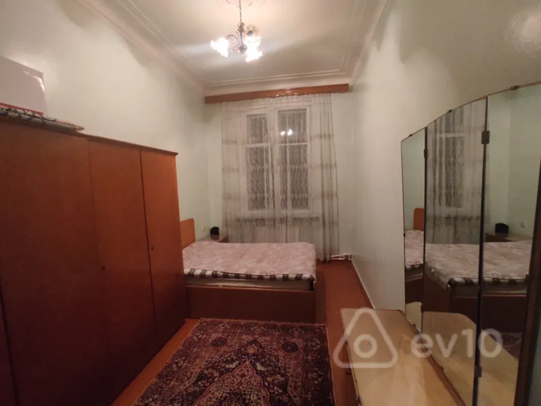 Kirayə verilir 2 otaqlı köhnə tikili 75 m²
