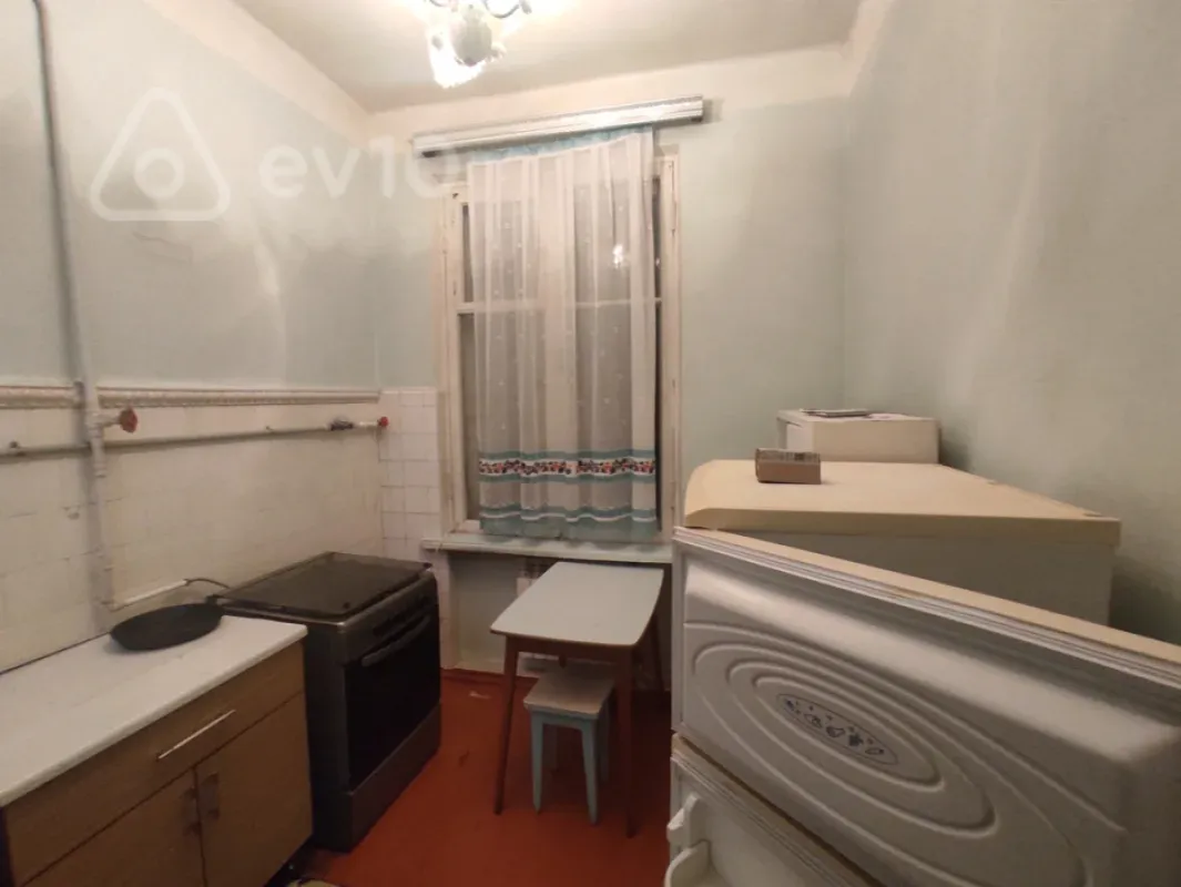 Kirayə verilir 2 otaqlı köhnə tikili 75 m²