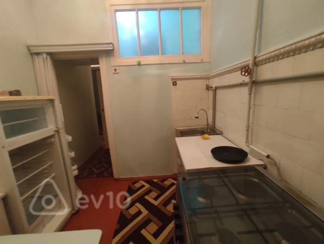 Kirayə verilir 2 otaqlı köhnə tikili 75 m²