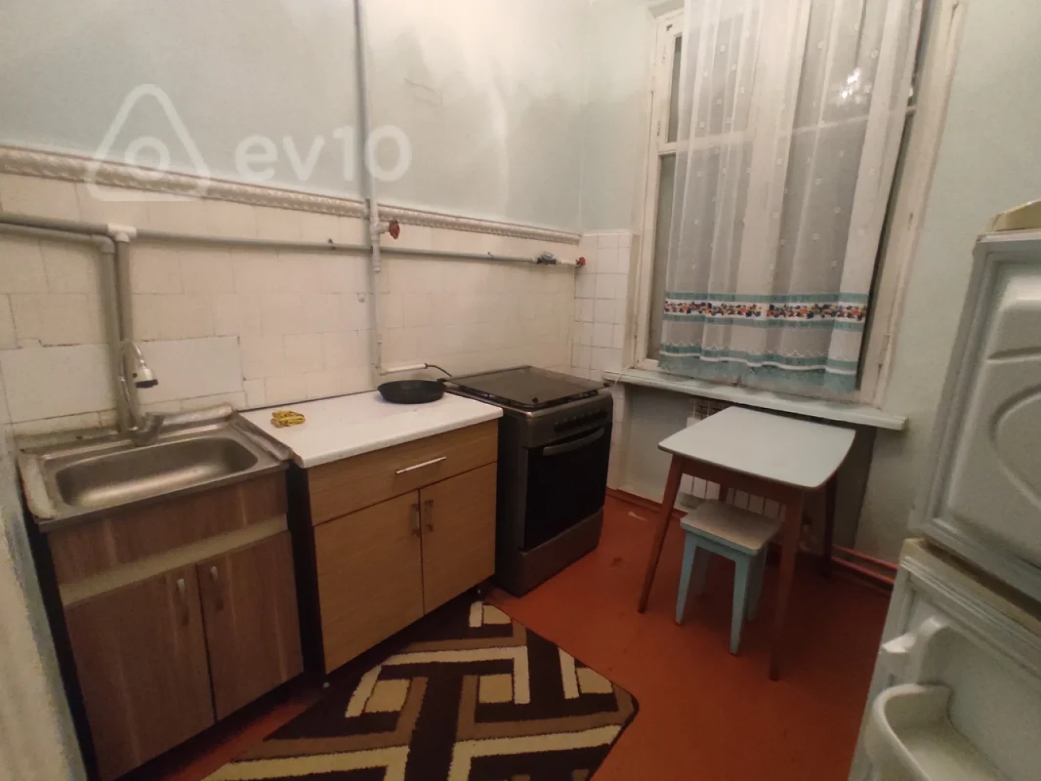 Kirayə verilir 2 otaqlı köhnə tikili 75 m²