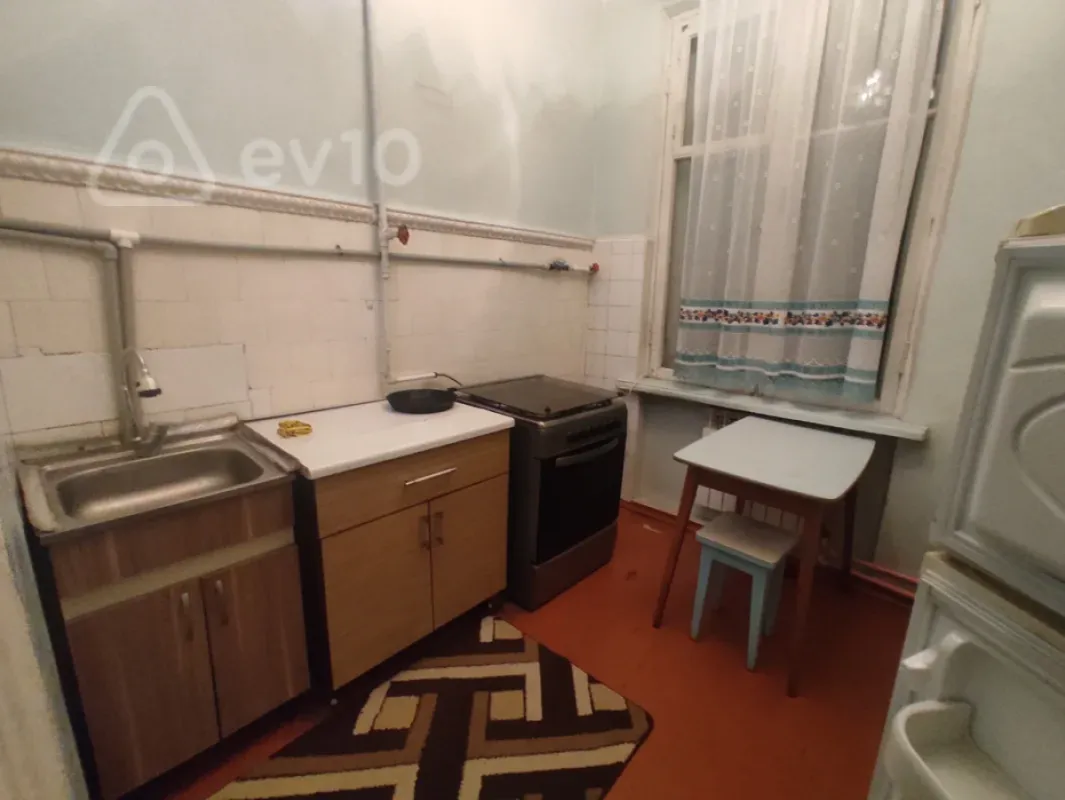 Kirayə verilir 2 otaqlı köhnə tikili 75 m²